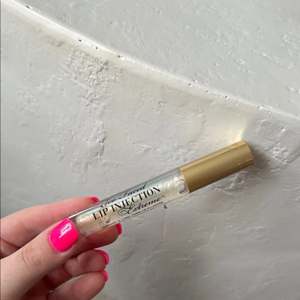 NEW- Too Faced Lip Injection Extreme Hydrating Lip Plumper Gloss